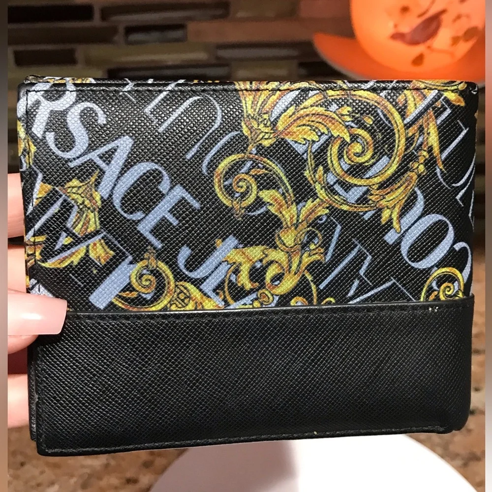 NWOT VERSACE JEANS COUTURE Bifold Leather Wallet 🔥😍❤️